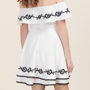 3/30!!!!! Leda Embroidered Off Shoulder Dress NWT